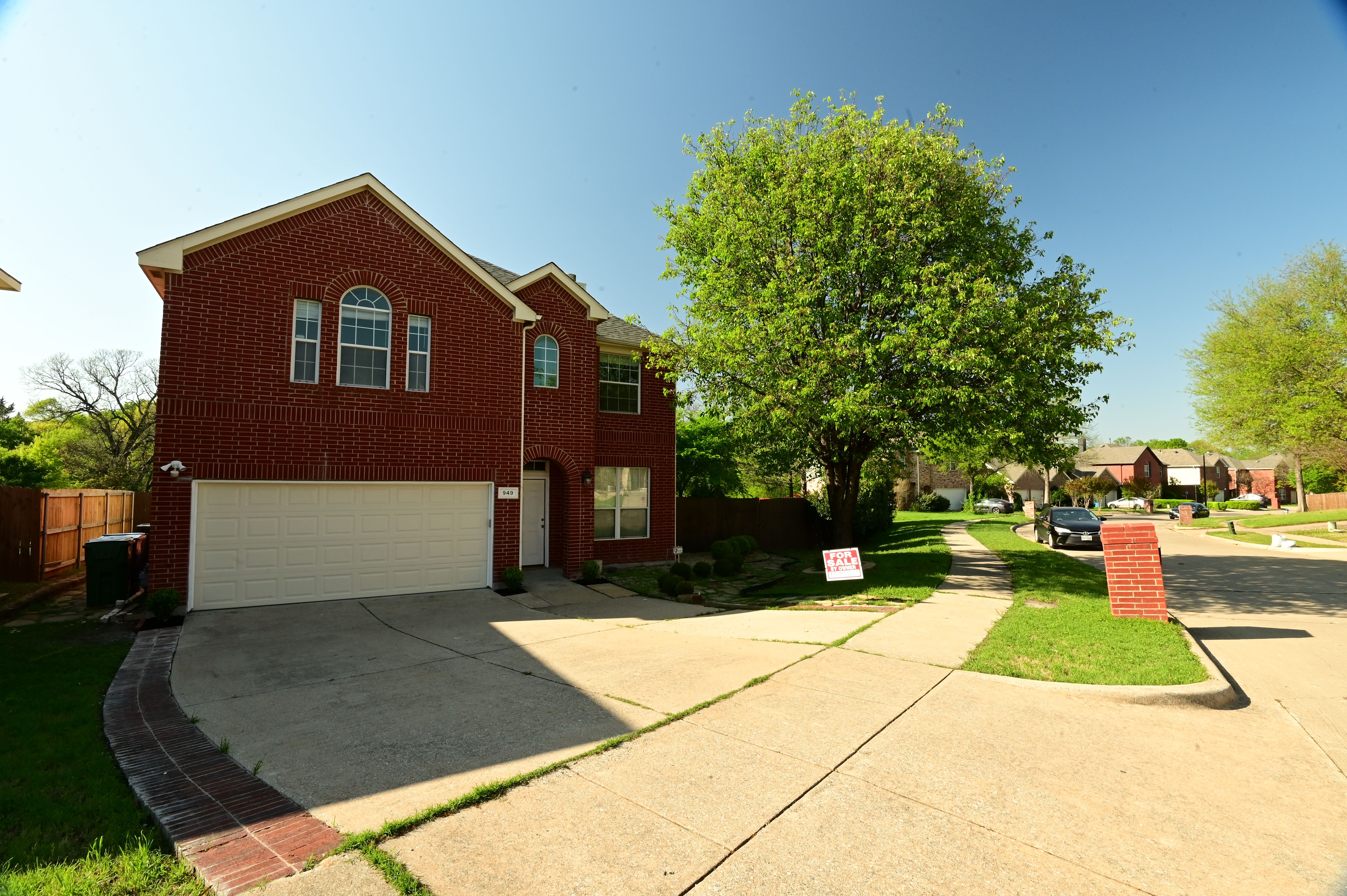 Exterior of 949 Green Pond Drive